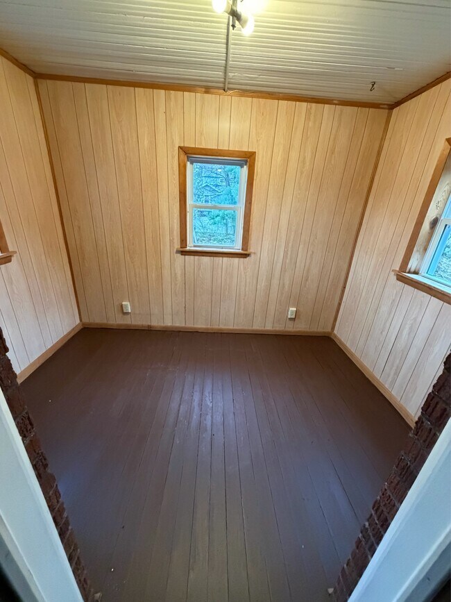 Building Photo - 737 Lake Dr