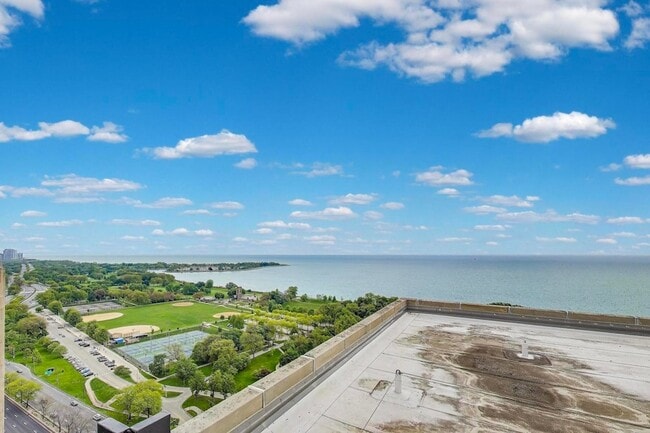 Building Photo - 3550 N Lake Shore Dr
