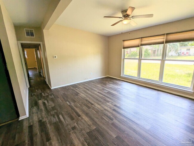 Building Photo - 9 Gentian Dr