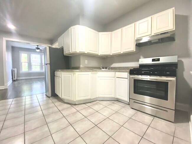 Building Photo - 1253 W Rosemont Ave
