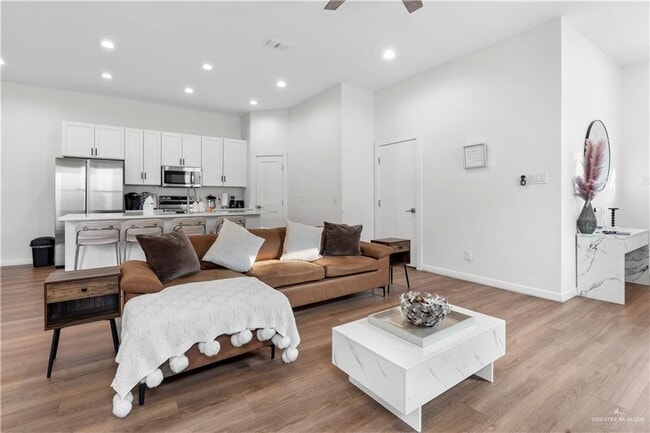 Building Photo - 25 West St