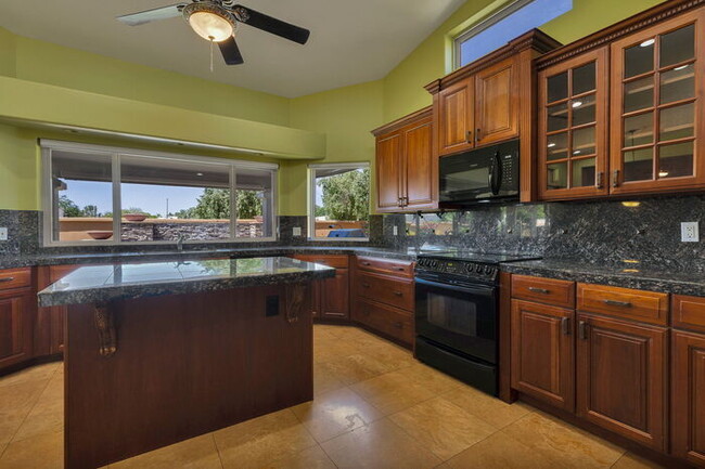 Building Photo - 1307 E Treasure Cove Dr
