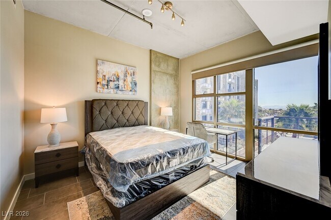 Building Photo - 353 E Bonneville Ave