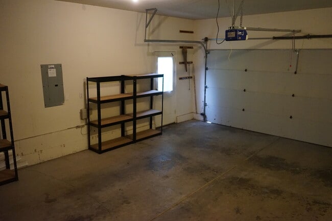 Building Photo - 9404 NE 26th Ct