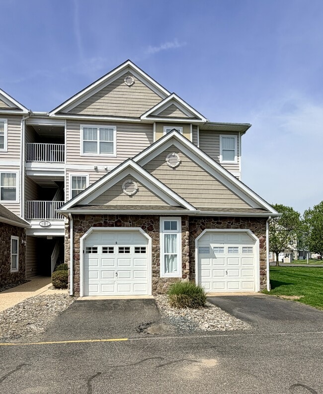 Building Photo - 2901 Heather Dr