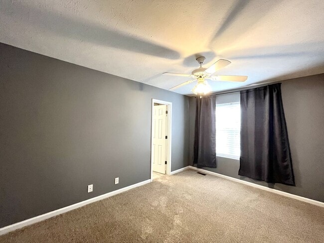 Building Photo - INDIAN PARK END UNIT TOWNHOME!
