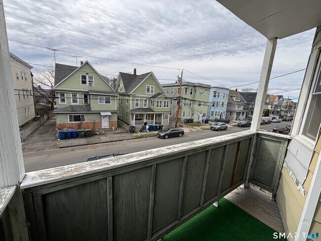 Building Photo - 182 Sheridan St