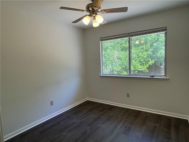 Building Photo - 2305 Darnell Dr