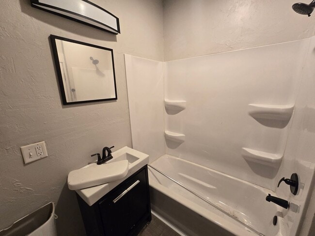 Building Photo - VIDEOTOUR: Refurbished! Large 2-story Charmer. Big Yard! PETS WELCOME