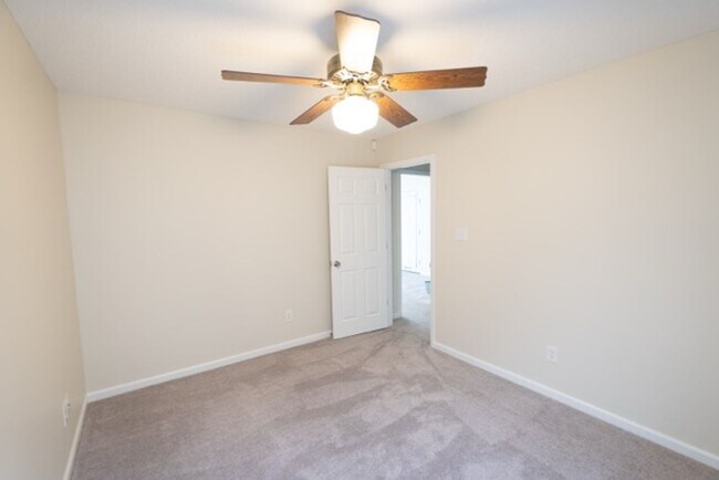 Building Photo - 3 Bedroom 2 Bath Ranch in Evans