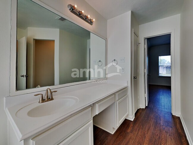 Building Photo - 2602 Daryns Landing Dr