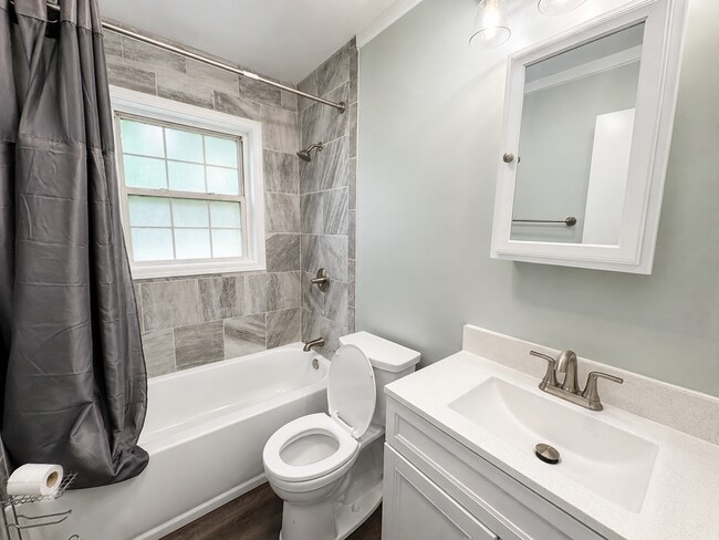 Building Photo - 207A Churchhill Circle
