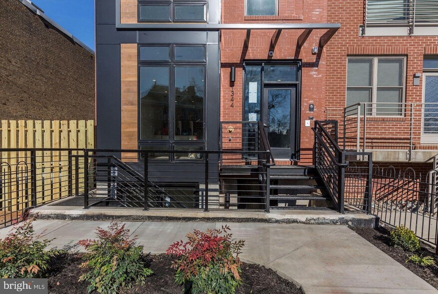 Entrance to building - 1344 Maryland Ave NE