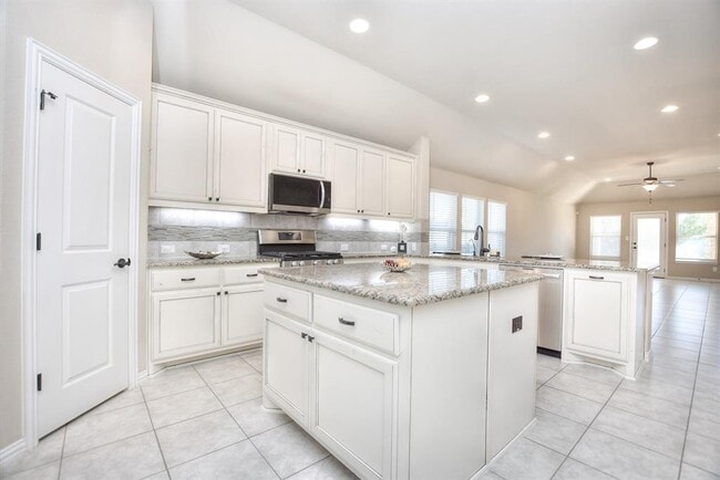 Building Photo - 109 Belford St