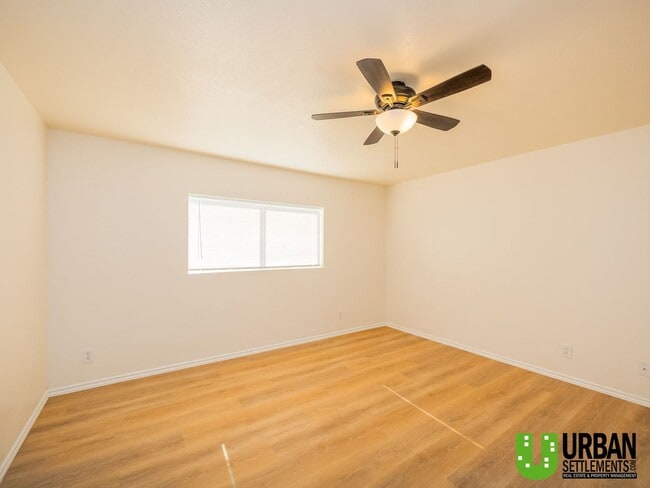 Building Photo - Upriver Dr. 3531-3533 E