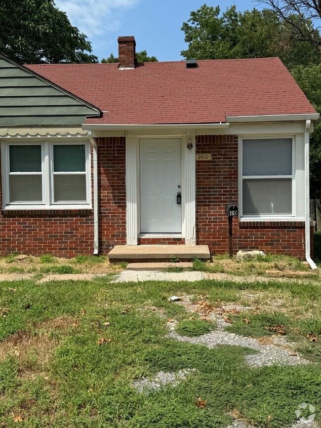 Building Photo - 1 Bedroom, 1 bathroom Duplex with hardwood...