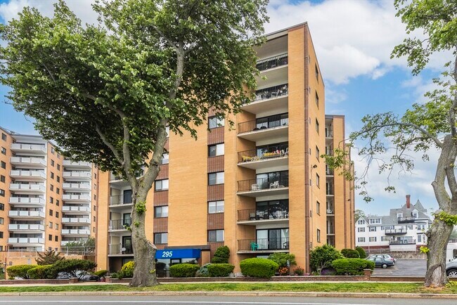 Building Photo - 295 Lynn Shore Dr
