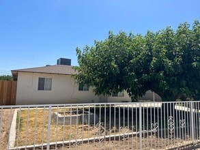 Building Photo - Charming 2 Bed/1 Bath Home in Lamont w/ RBP & $0 Deposit Option