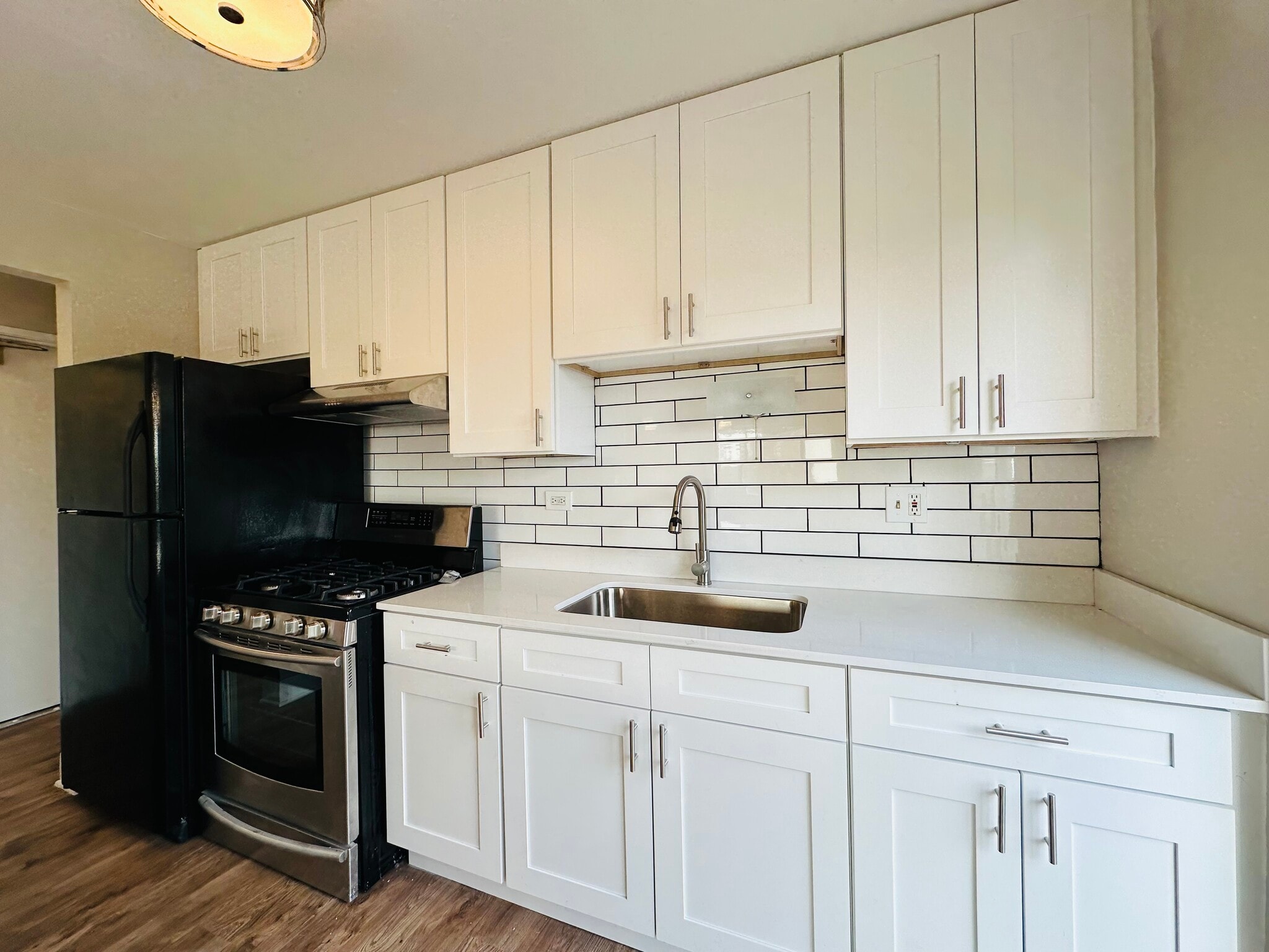 Building Photo - 406 Inland Dr