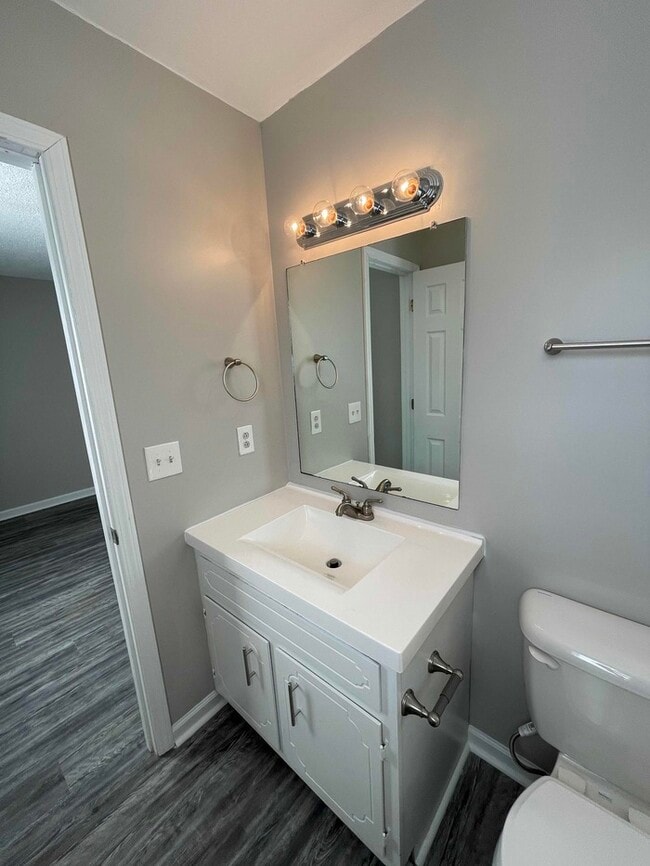 Building Photo - 320 Donna Dr