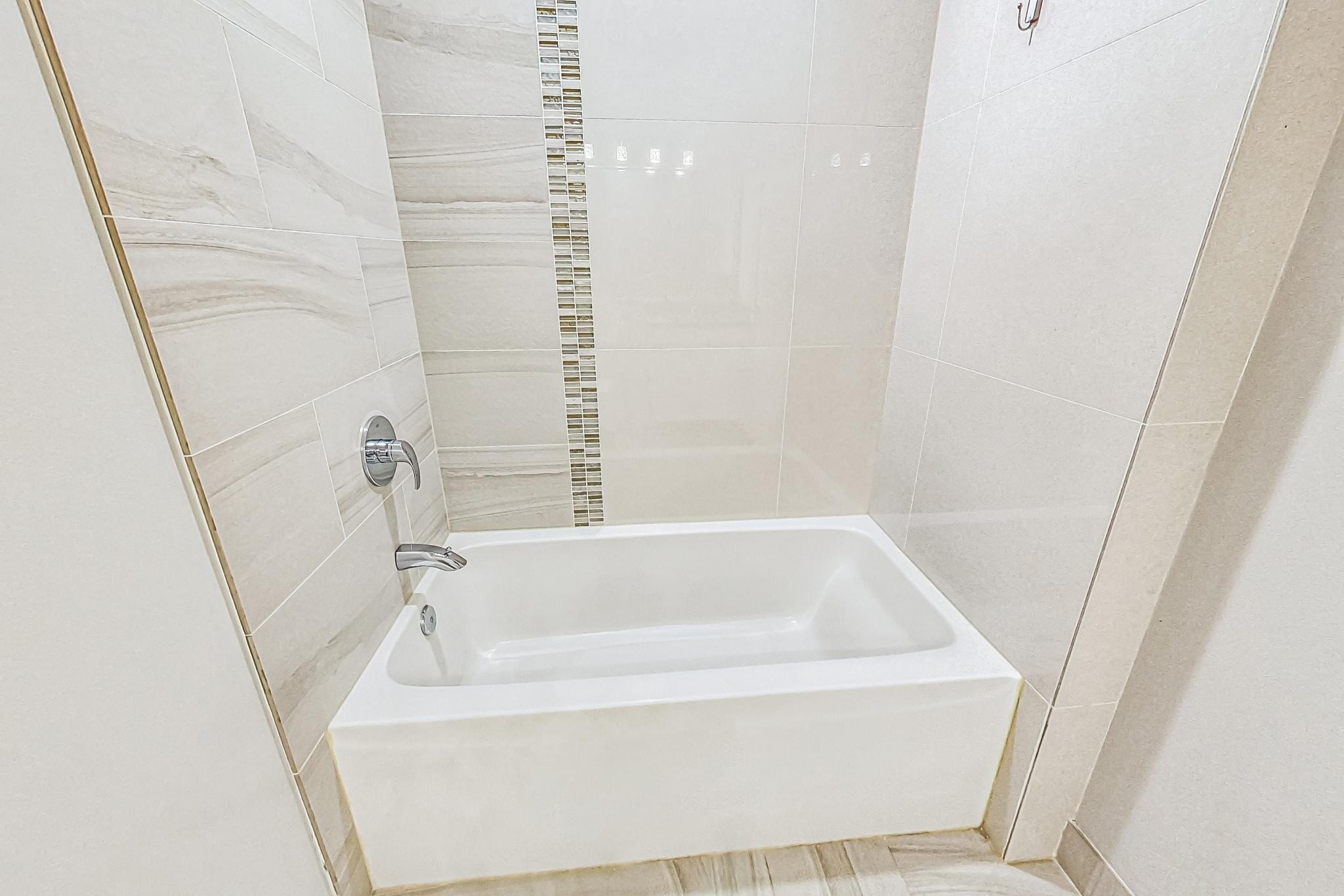 Building Photo - 1641 W Grand Ave