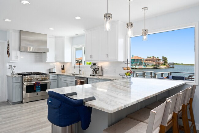 Building Photo - 13705 Cayo Cantiles St