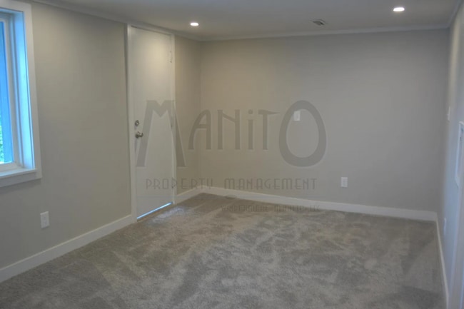 Building Photo - 1714 S Maple Blvd