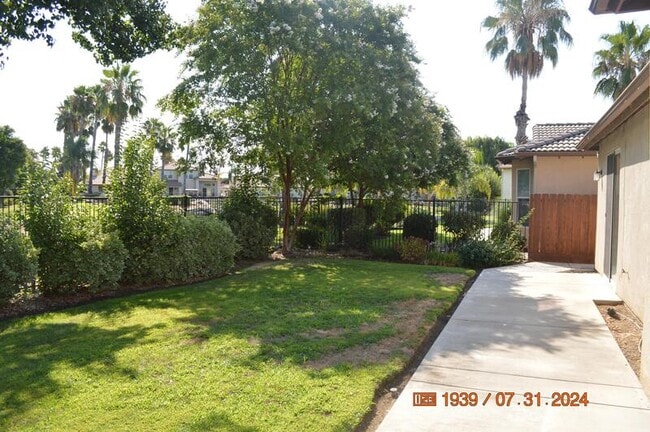 Building Photo - 2725 Amalfi