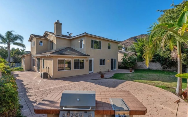 Building Photo - Fabulous 5 bed, 3 bath 2-story home in the Dos Vientos Community