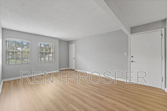 Building Photo - 317 E Amelia St