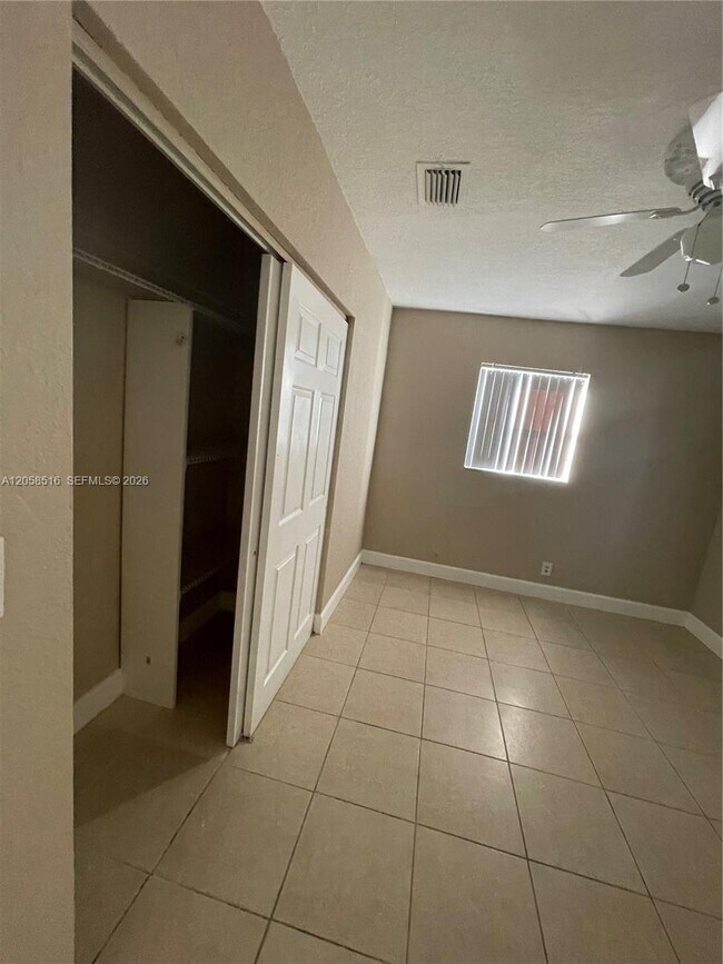 Building Photo - 1810 SW 64th Terrace
