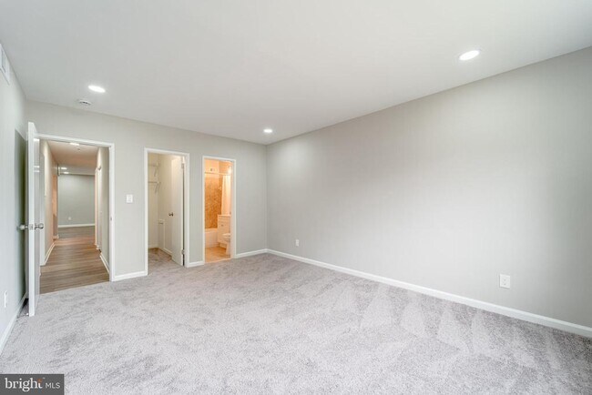 Building Photo - 51 Skyhill Rd