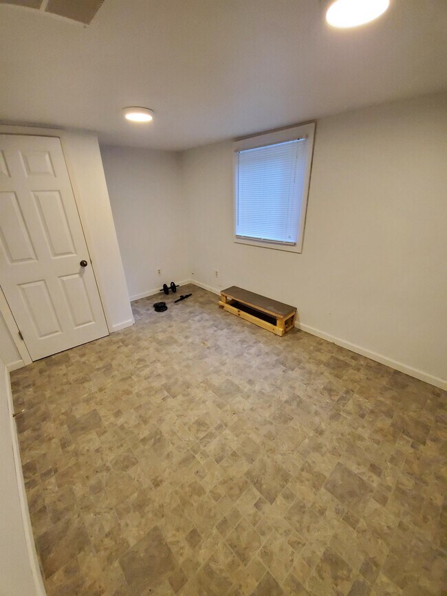 Building Photo - 433 Hawthorne Ct