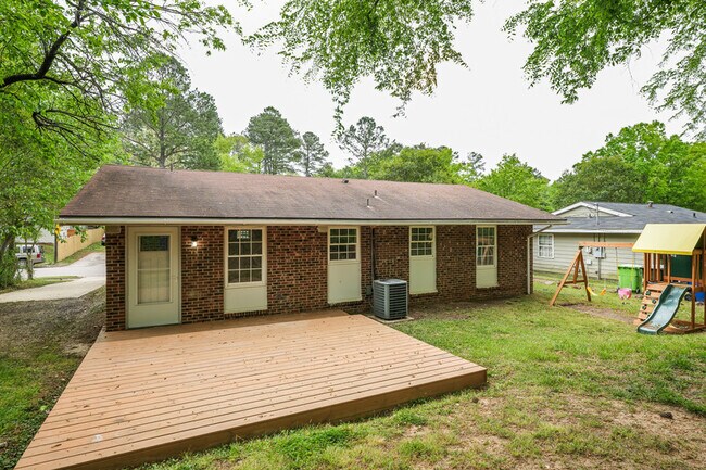 Building Photo - 508 Solar Dr