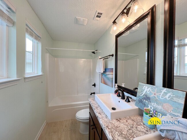 Building Photo - Beautiful 3 Bedroom Home in Crestview!