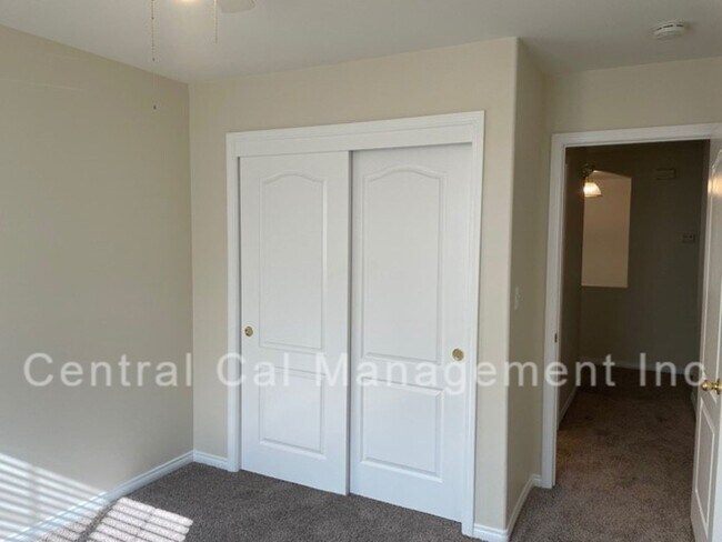 Building Photo - 5 Bedroom, 2 Bath Home in Desired Northwest - $2895 Per Month!