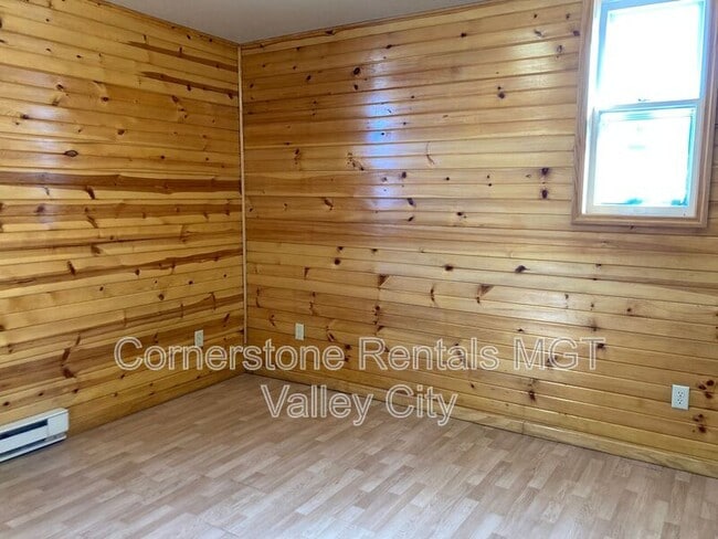 Building Photo - 253 College St SE