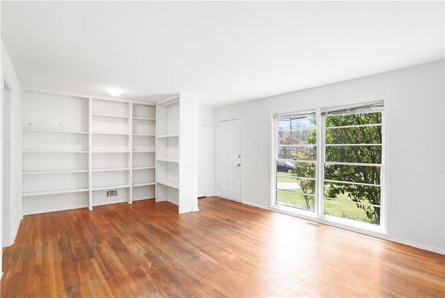 Building Photo - 3075 Stratford Arms Dr