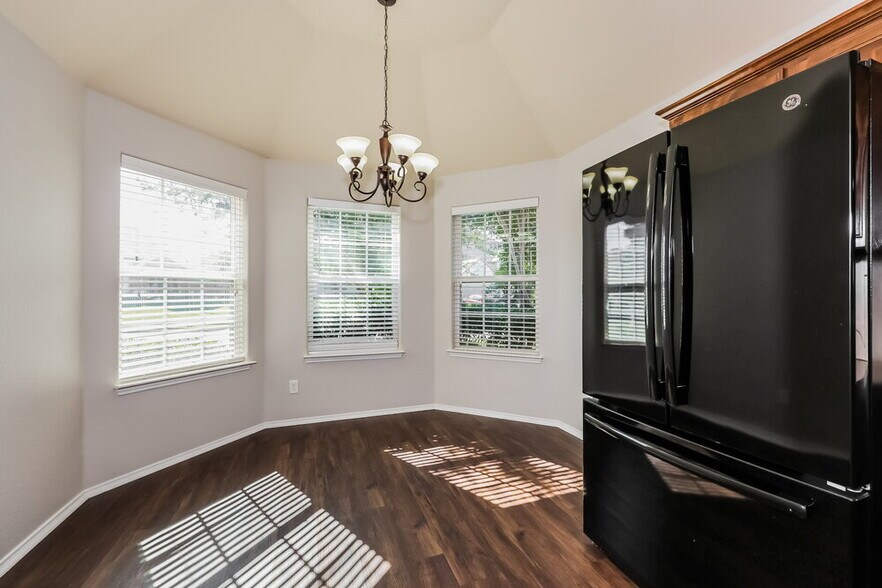 Building Photo - 1109 Hidden Meadow Dr
