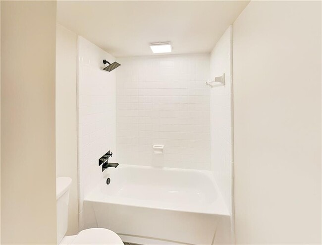 Building Photo - 115 Woodmere Square NW