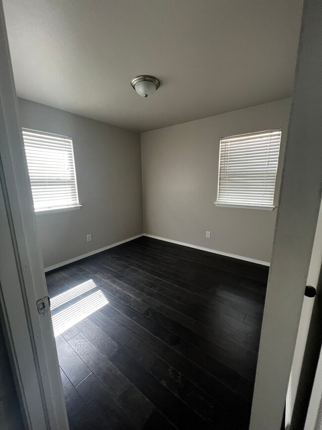 Building Photo - 43 Shirley Ln