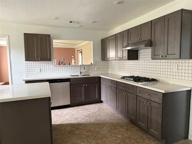 Building Photo - 702 Omega Cir