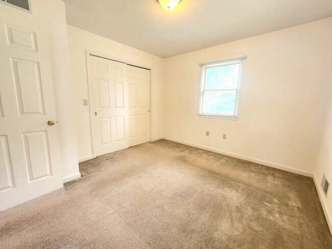 Building Photo - 9 Wisteria Ln