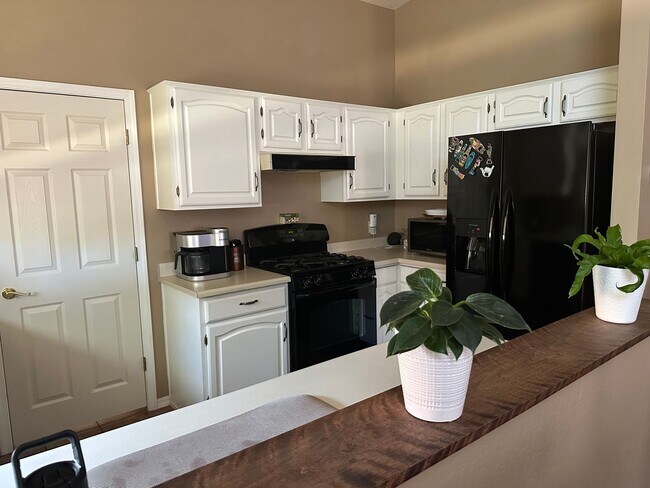 Building Photo - Beautiful two bedroom two bathroom contact...