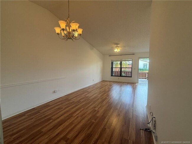 Building Photo - 8005 SE Villa Cir