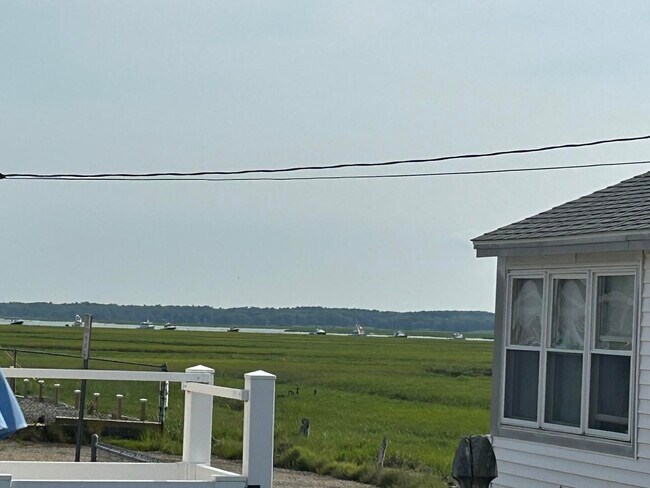 Building Photo - 23 Diane Ln