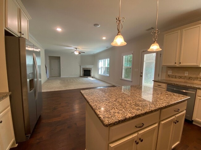Building Photo - 5BR + # Full Bath Home in The Retreat at B...