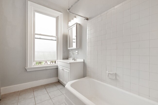 Building Photo - 277 Crown St