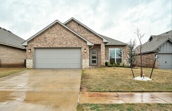 Building Photo - 4 Bedroom 2 Bathroom home with all appliances included