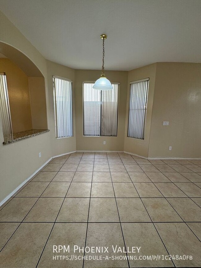 Building Photo - 2305 W Carter Rd